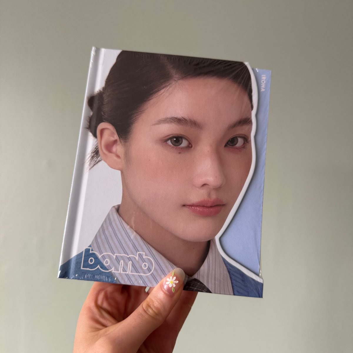 ILLIT - bomb [GLLIT Ver.] - Iroha image