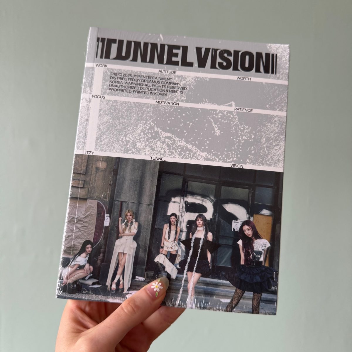 ITZY - TUNNEL VISION [SPECIAL VER.] image 2