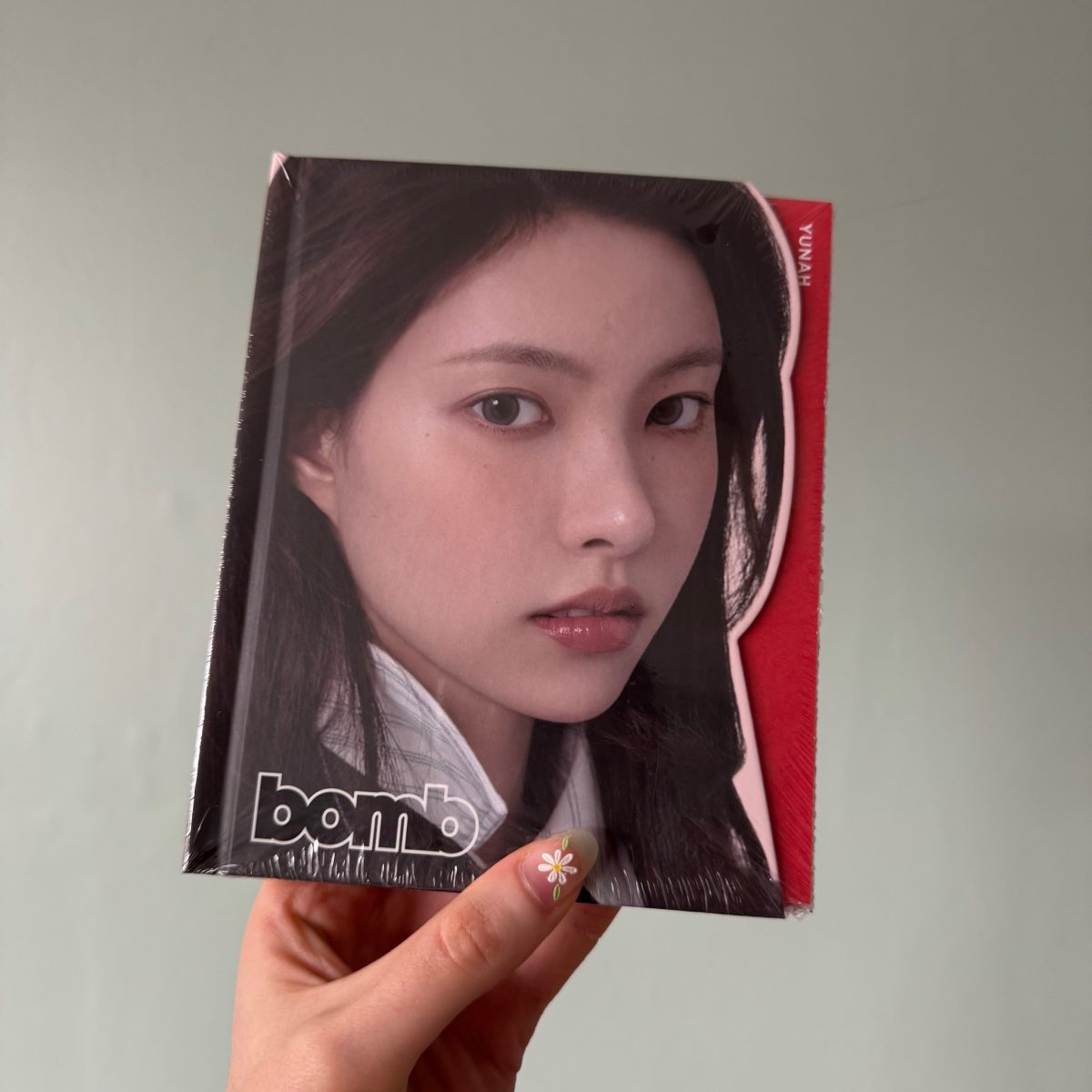 ILLIT - bomb [GLLIT Ver.] - Yunah image