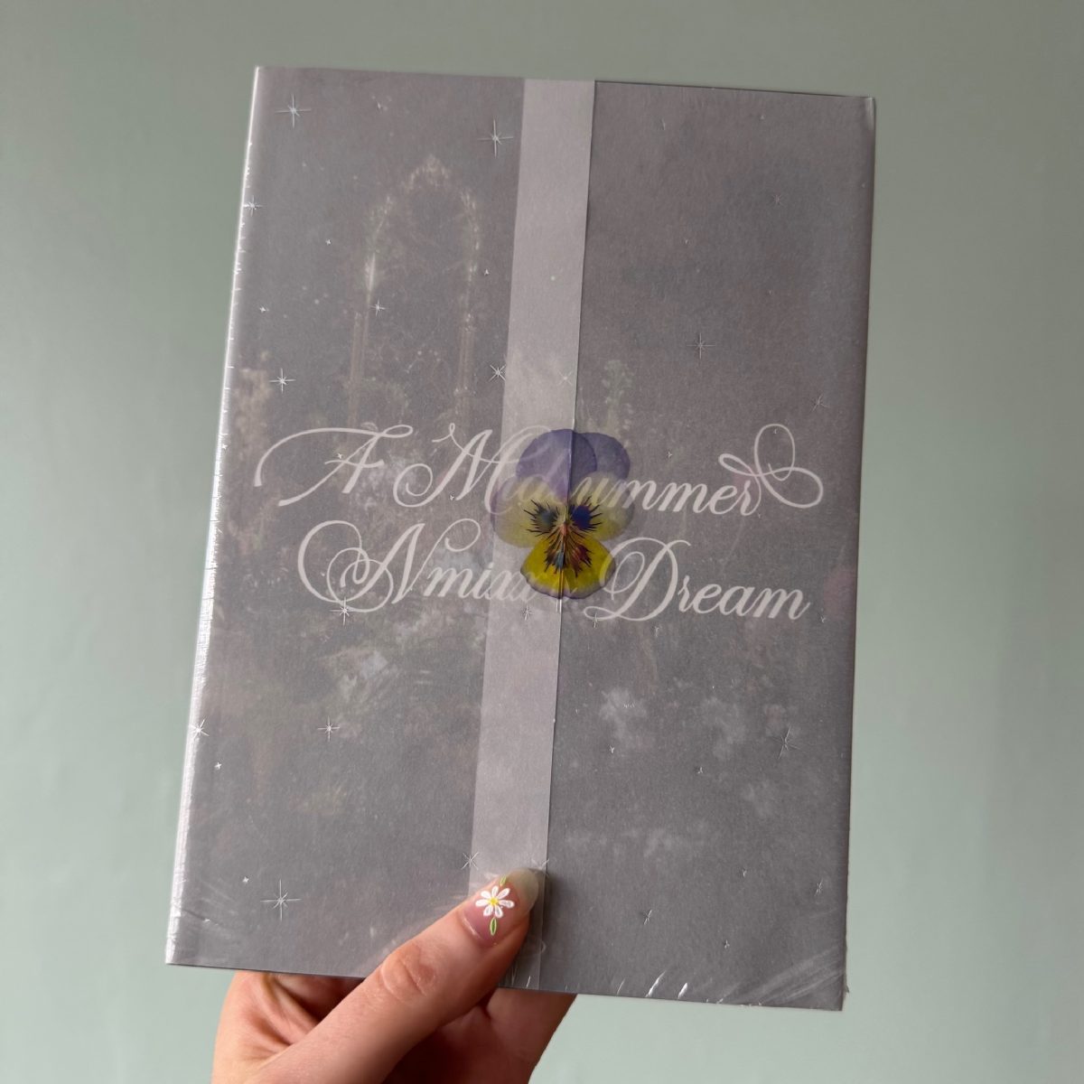 NMIXX - A Midsummer Nmixx's Dream [Photobook] image 3