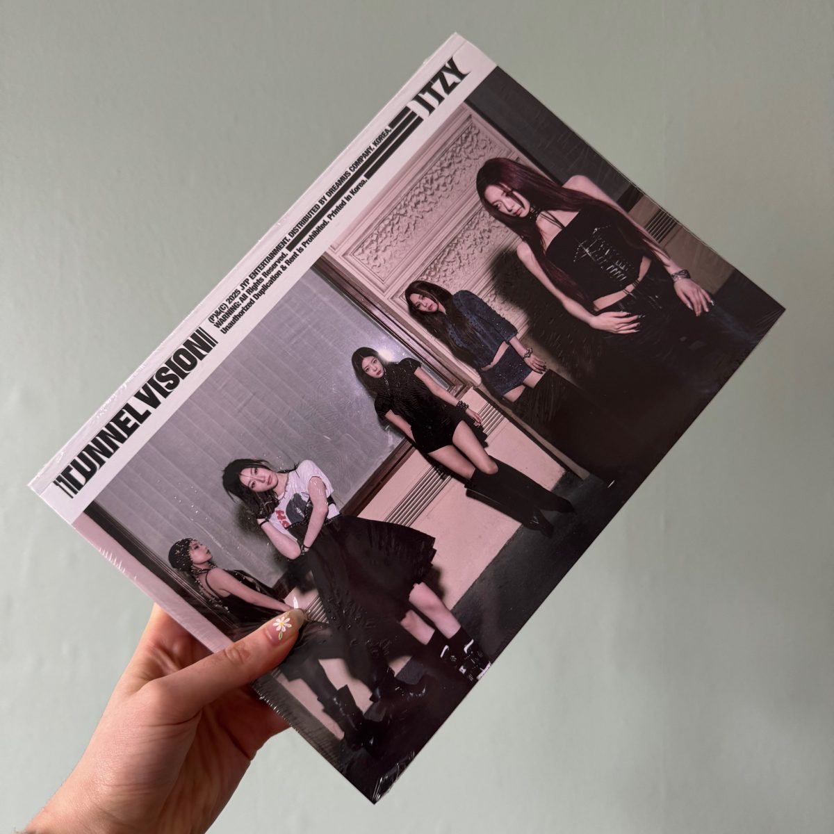 ITZY - TUNNEL VISION [Photobook Ver.] image 2