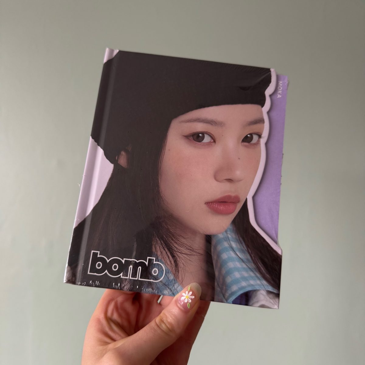 ILLIT - bomb [GLLIT Ver.] - Moka image