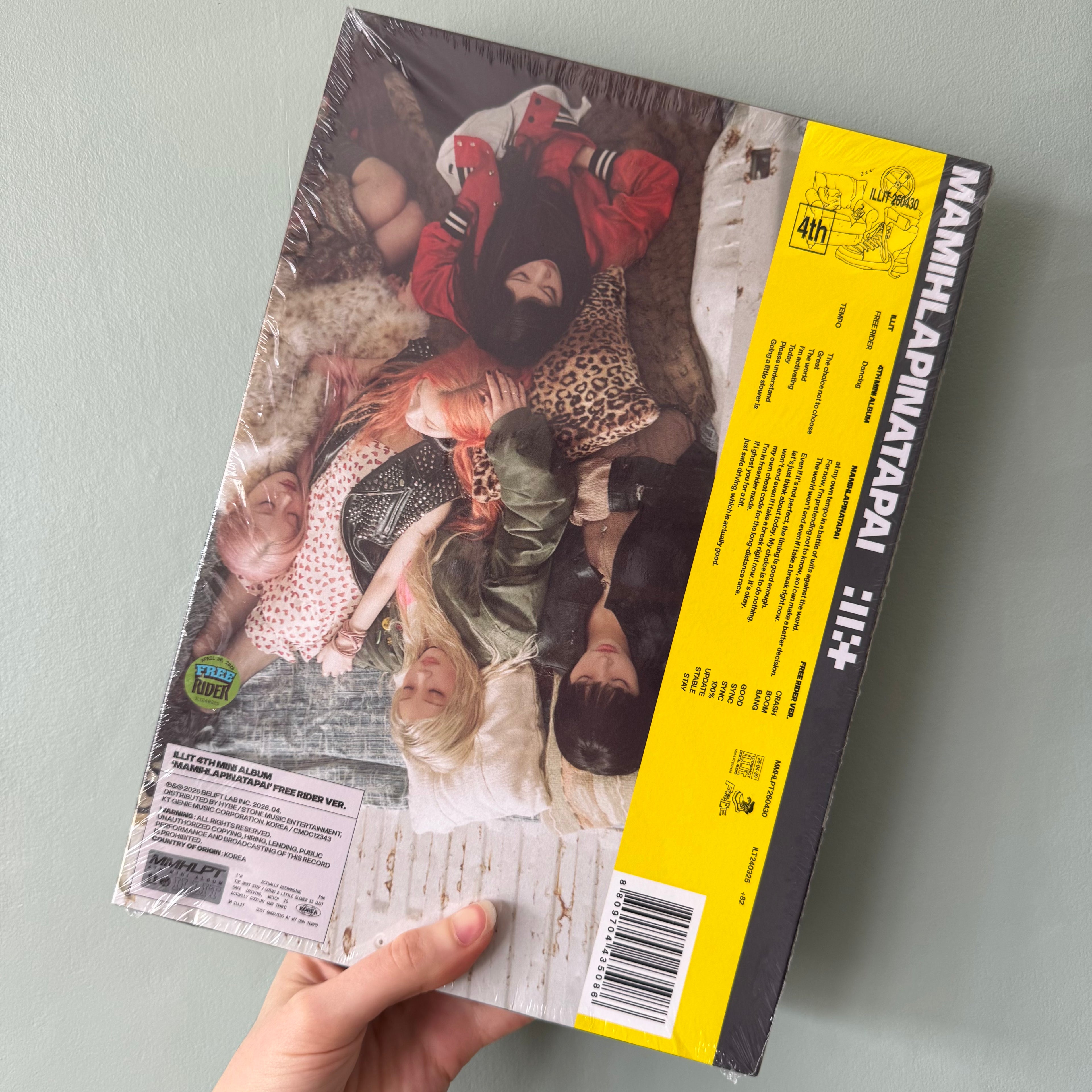 ILLIT - MAMIHLAPINATAPAI Photobook Ver.