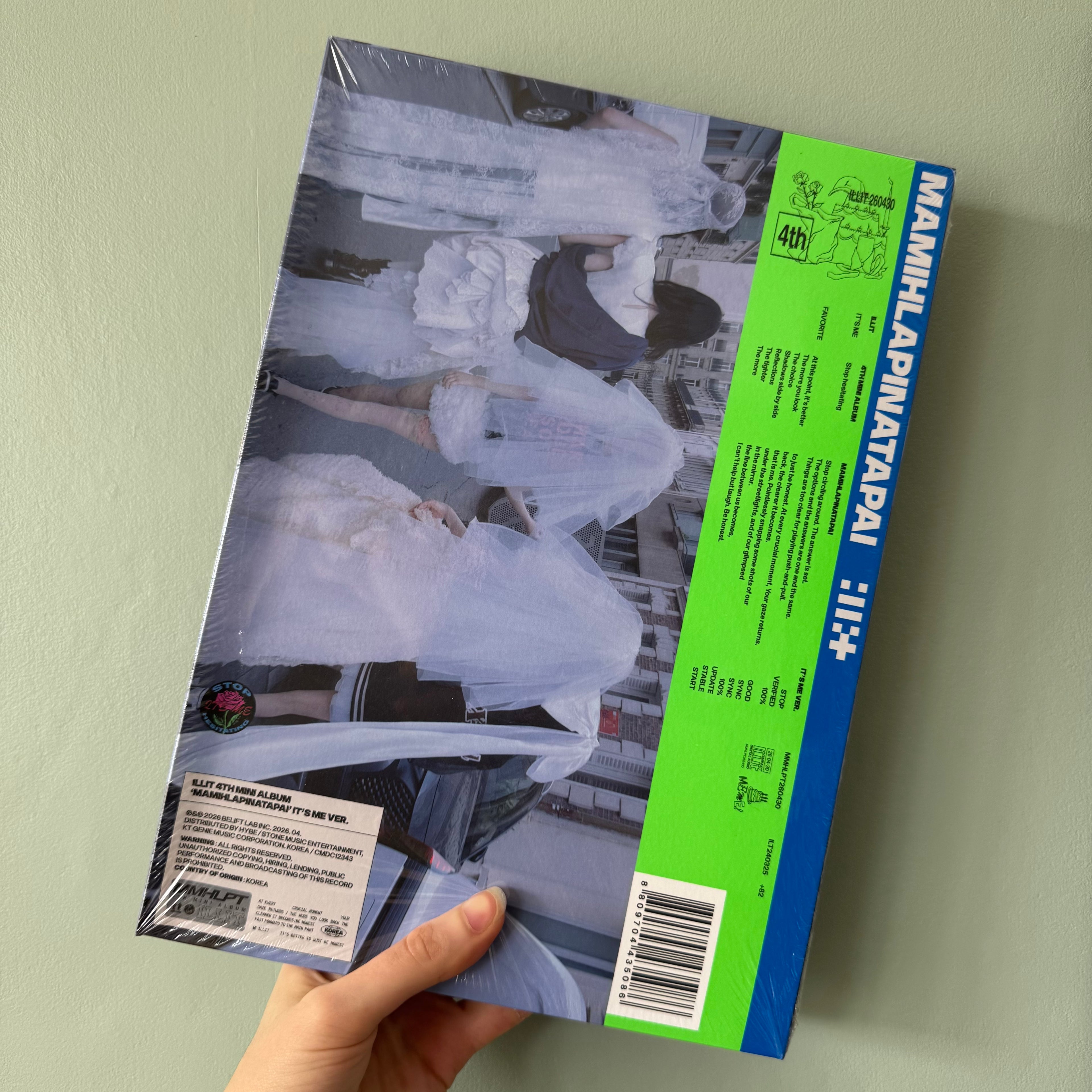 ILLIT - MAMIHLAPINATAPAI Photobook Ver.