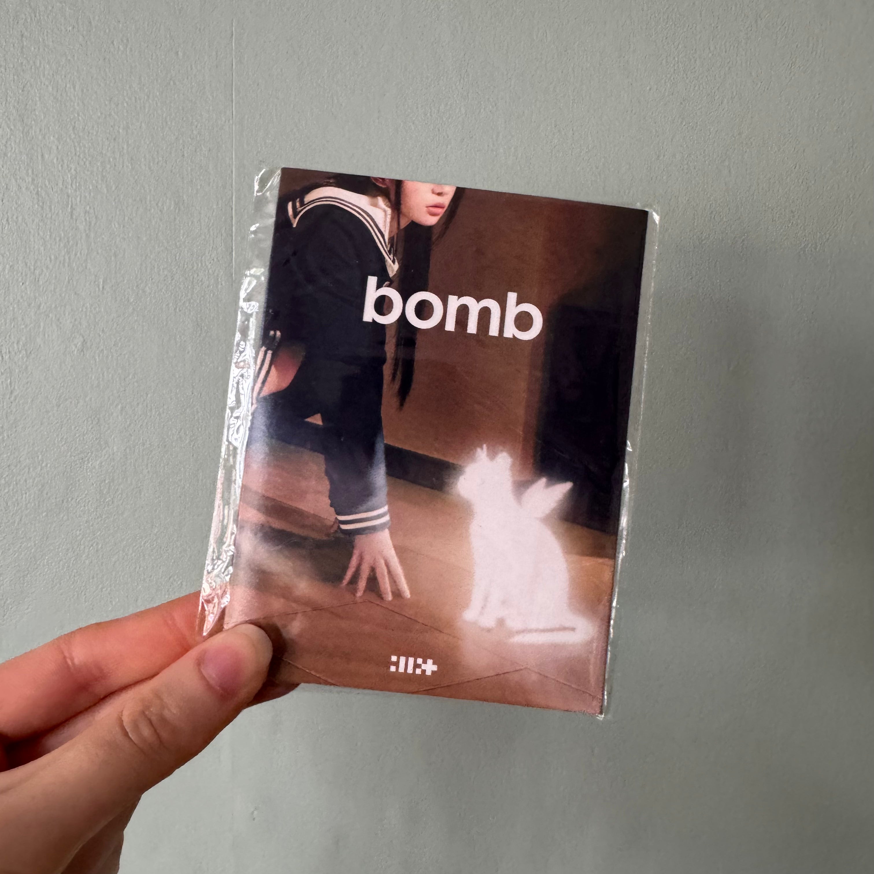 ILLIT - bomb [Weverse Ver.]