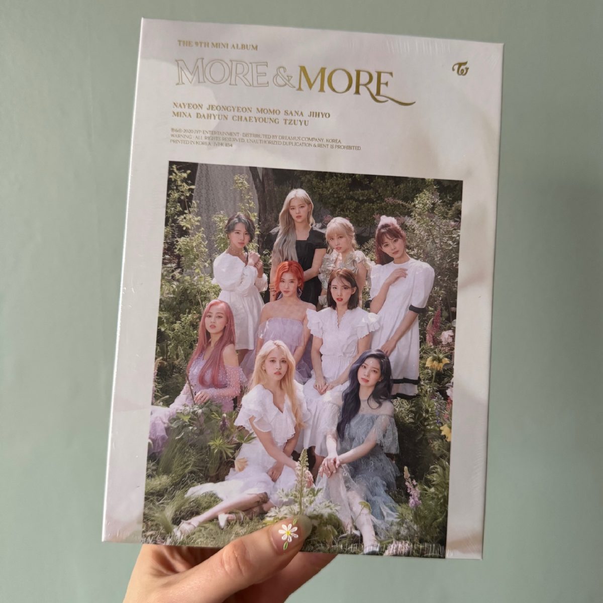 TWICE - More & More image 4